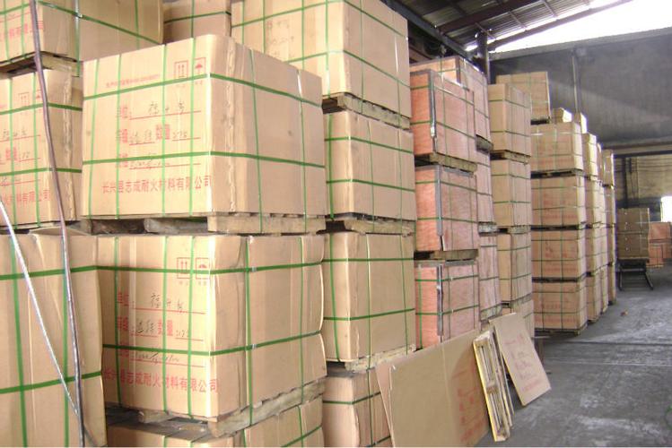 &nbsp; 產品描述: &nbsp;&nbsp;&nbsp;&nbsp;鎂碳磚選用高檔電熔鎂砂