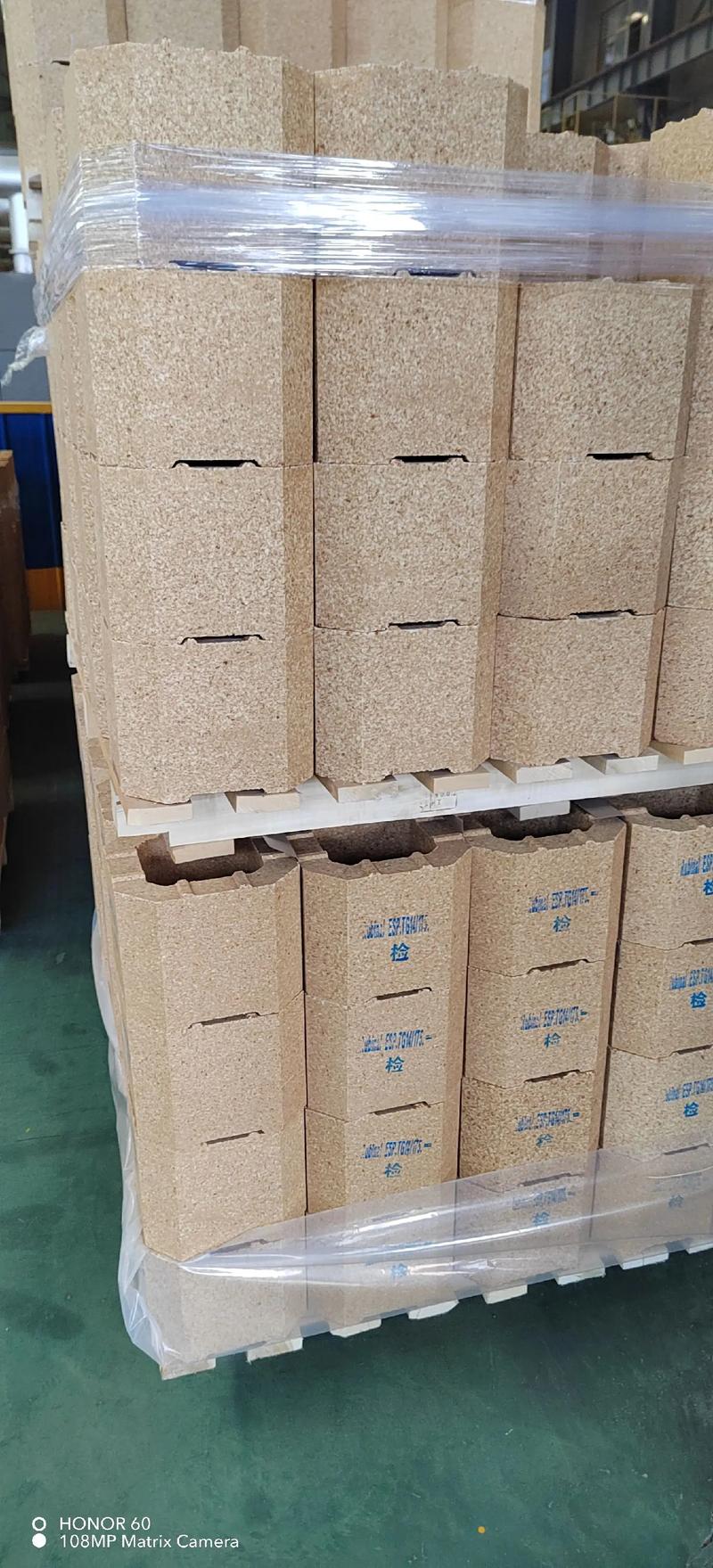 大石橋市科建特新耐火材料,生產(chǎn)高新耐材材料,電熔鎂磚